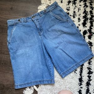 Vintage mom style denim shorts buttons 8 faded